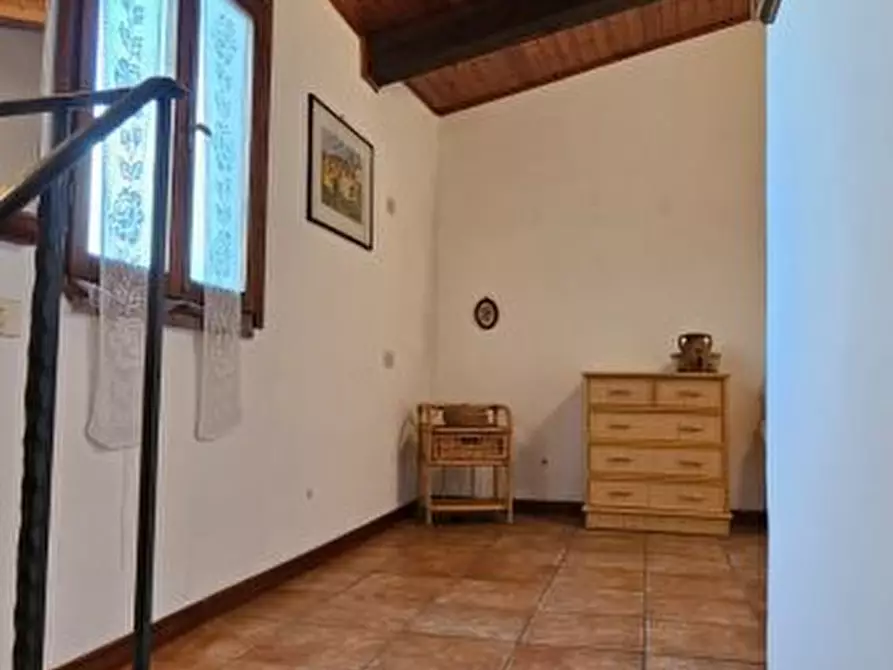 Immagine 1 di Magazzino in vendita  a Poggibonsi