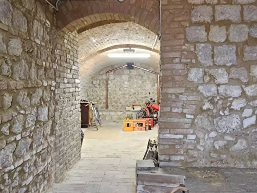 Immagine 5 di Magazzino in vendita  a Colle Di Val D'elsa