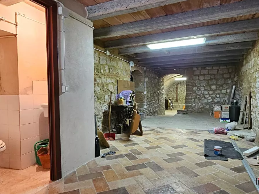 Immagine 4 di Magazzino in vendita  a Colle Di Val D'elsa