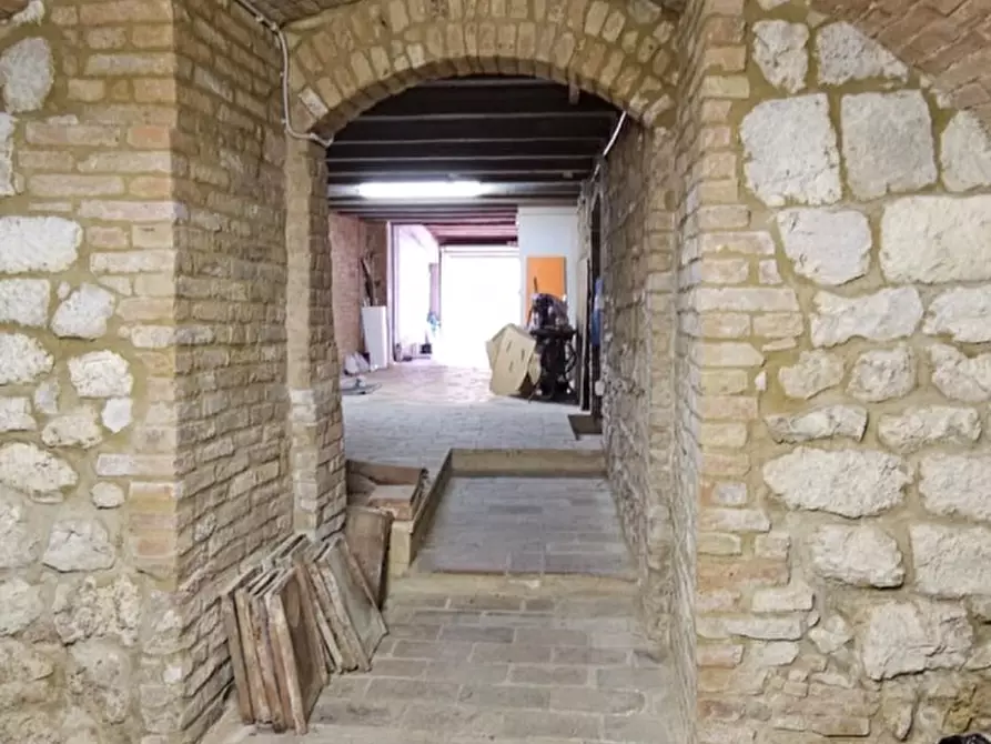 Immagine 3 di Magazzino in vendita  a Colle Di Val D'elsa