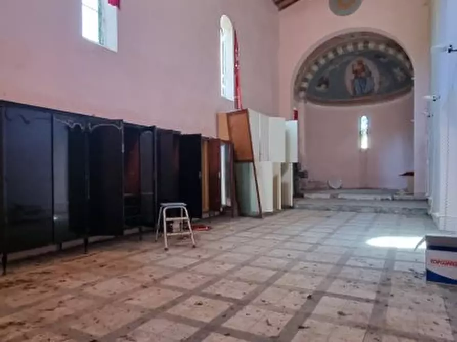 Immagine 7 di Magazzino in vendita  a San Gimignano