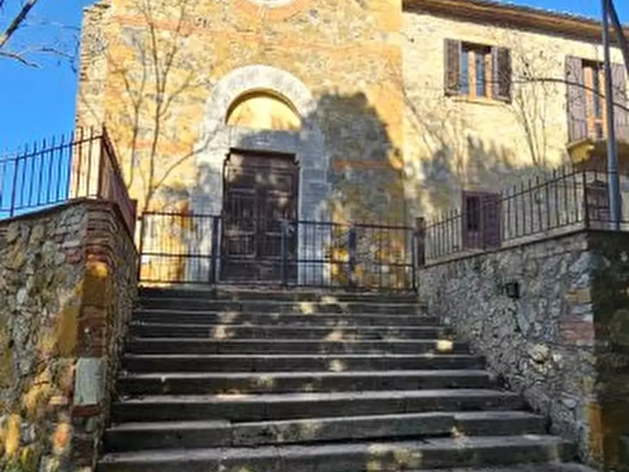 Immagine 5 di Magazzino in vendita  a San Gimignano
