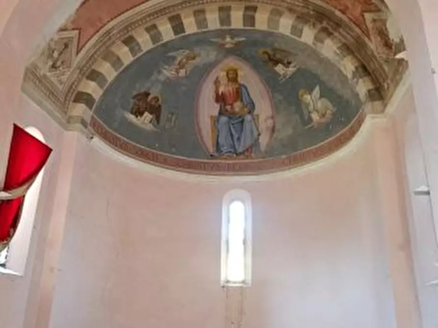 Immagine 8 di Magazzino in vendita  a San Gimignano