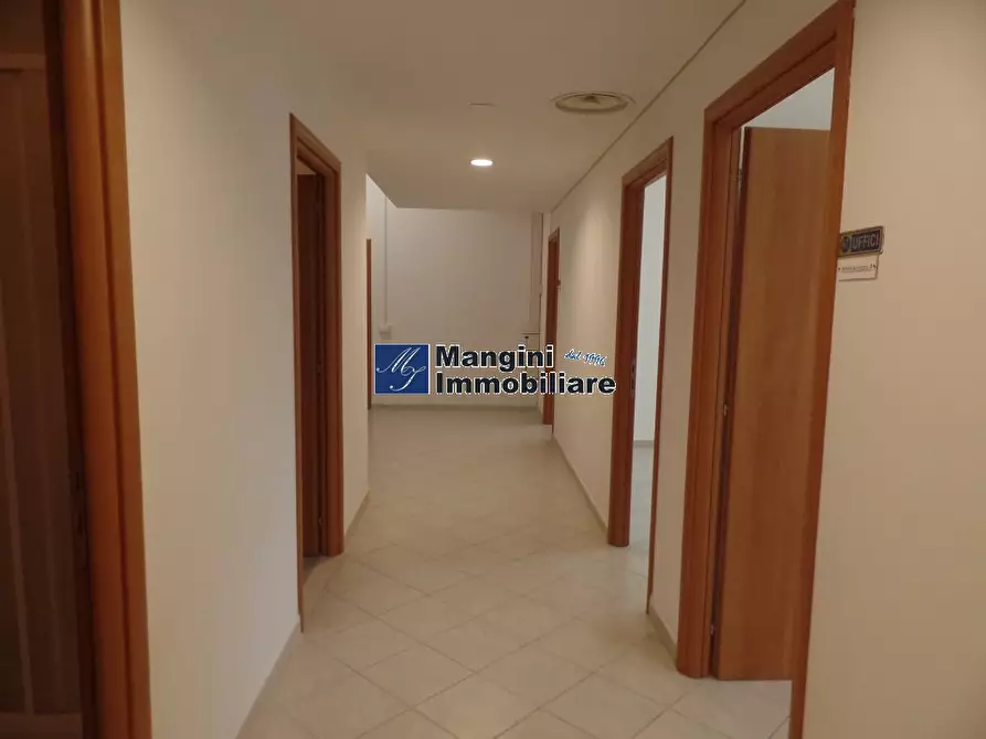 Immagine 2 di Magazzino in vendita  a Livorno