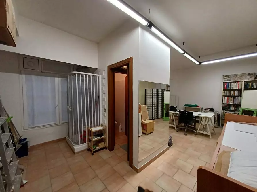 Immagine 9 di Magazzino in vendita  18 a Milano