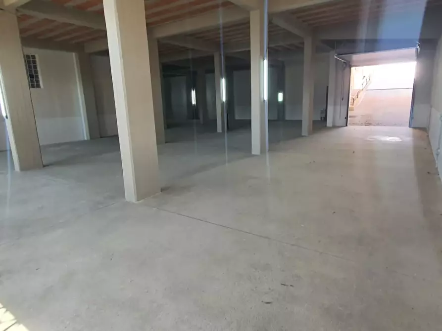 Immagine 10 di Magazzino in vendita  10 a Monreale