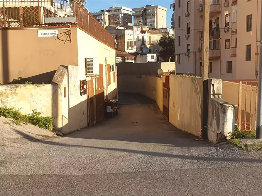 Immagine 1 di Magazzino in vendita  a Palermo