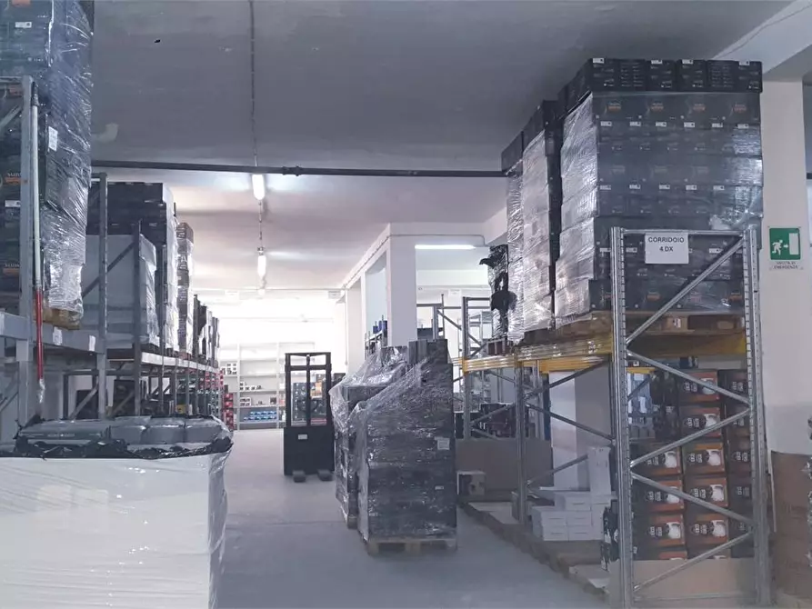 Immagine 9 di Magazzino in vendita  a Palermo