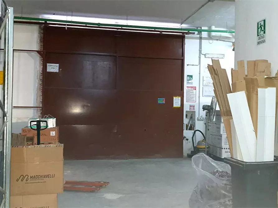 Immagine 5 di Magazzino in vendita  a Palermo