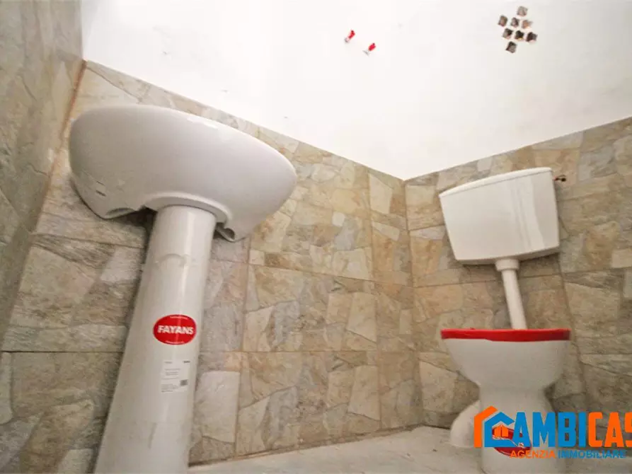 Immagine 10 di Magazzino in vendita  a Palermo