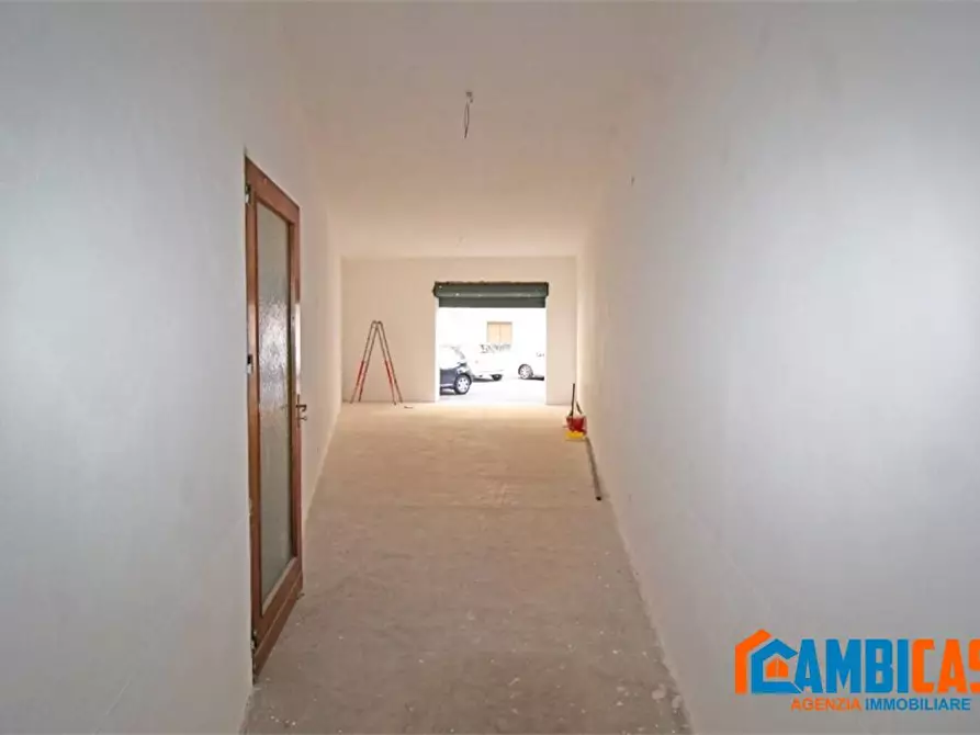 Immagine 3 di Magazzino in vendita  a Palermo