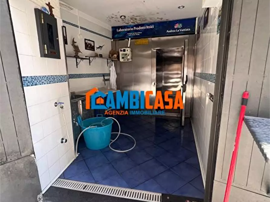 Immagine 1 di Magazzino in vendita  a Palermo