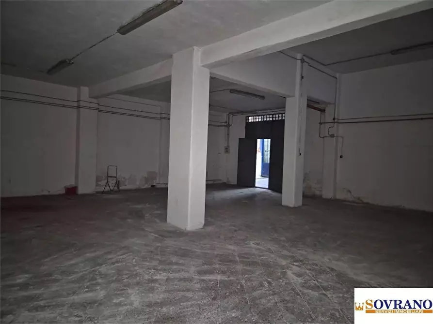 Immagine 4 di Magazzino in vendita  a Palermo