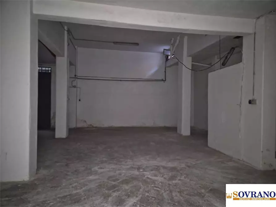 Immagine 5 di Magazzino in vendita  a Palermo