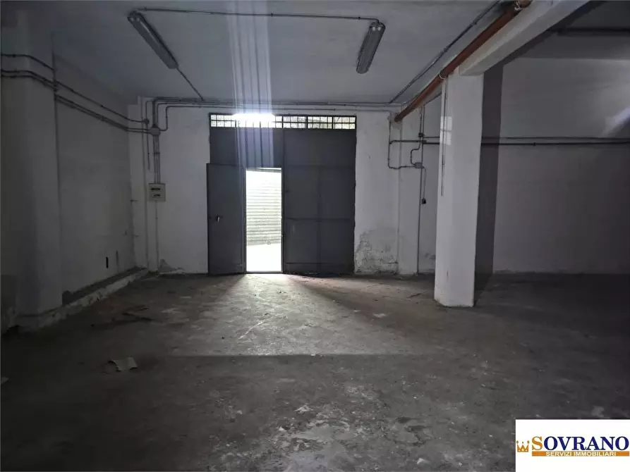 Immagine 3 di Magazzino in vendita  a Palermo