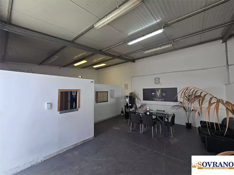 Immagine 7 di Magazzino in vendita  a Palermo