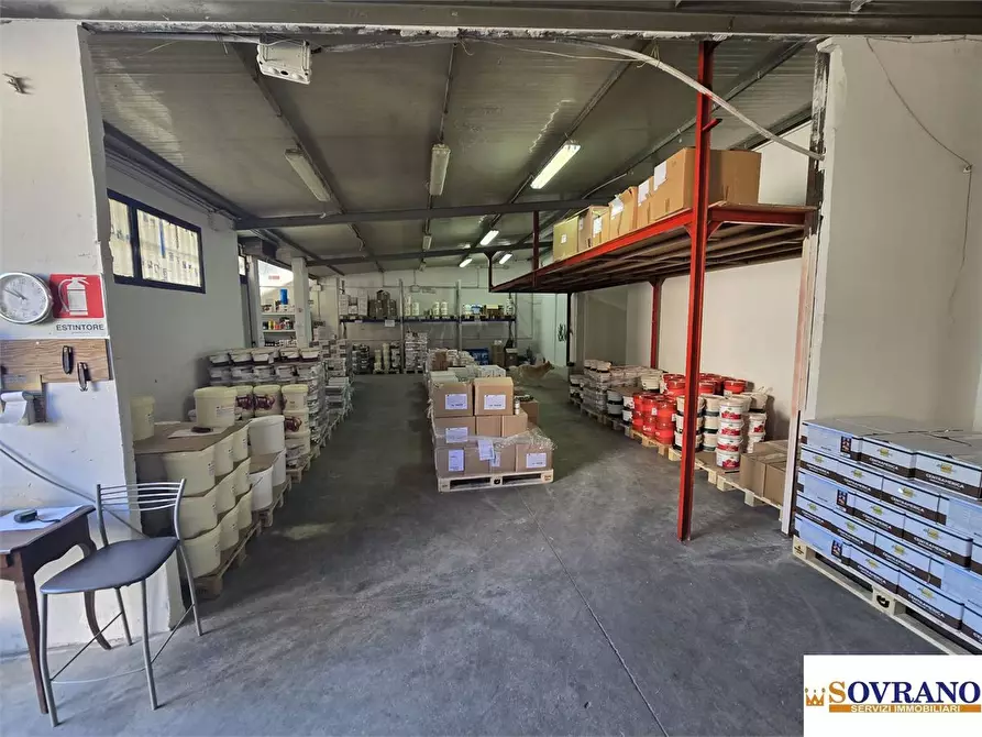Immagine 8 di Magazzino in vendita  a Palermo