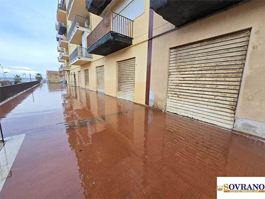 Immagine 4 di Magazzino in vendita  a Palermo