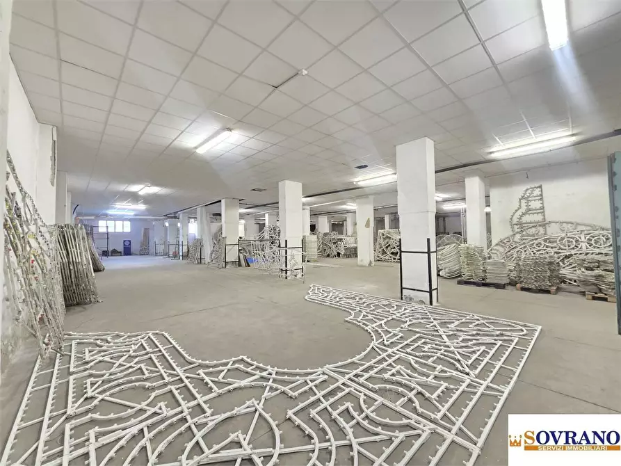 Immagine 10 di Magazzino in vendita  a Palermo