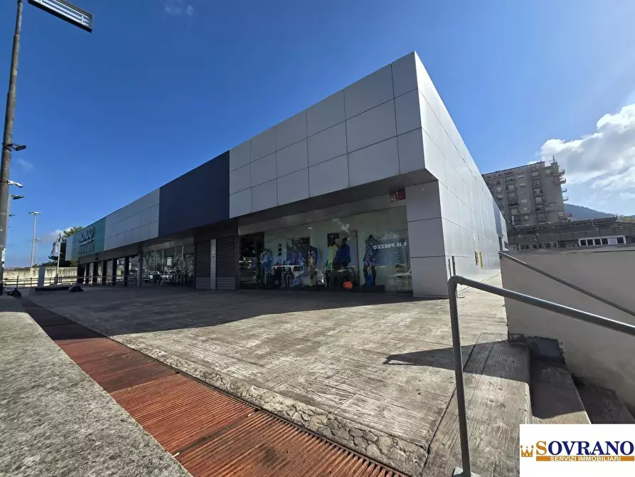 Immagine 2 di Magazzino in vendita  a Palermo