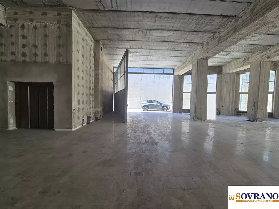 Immagine 9 di Magazzino in vendita  a Palermo