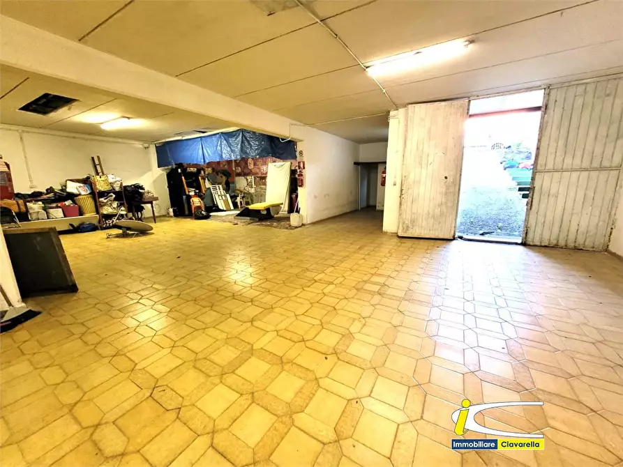 Immagine 5 di Magazzino in vendita  a Ladispoli