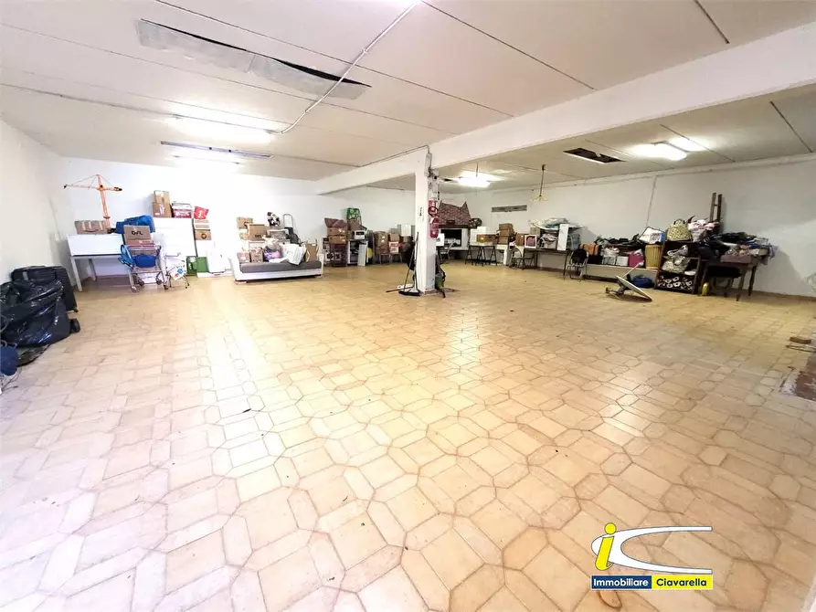 Immagine 2 di Magazzino in vendita  a Ladispoli