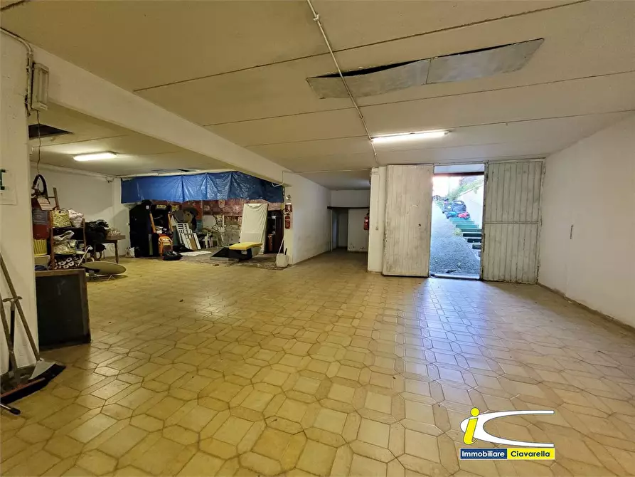 Immagine 3 di Magazzino in vendita  a Ladispoli