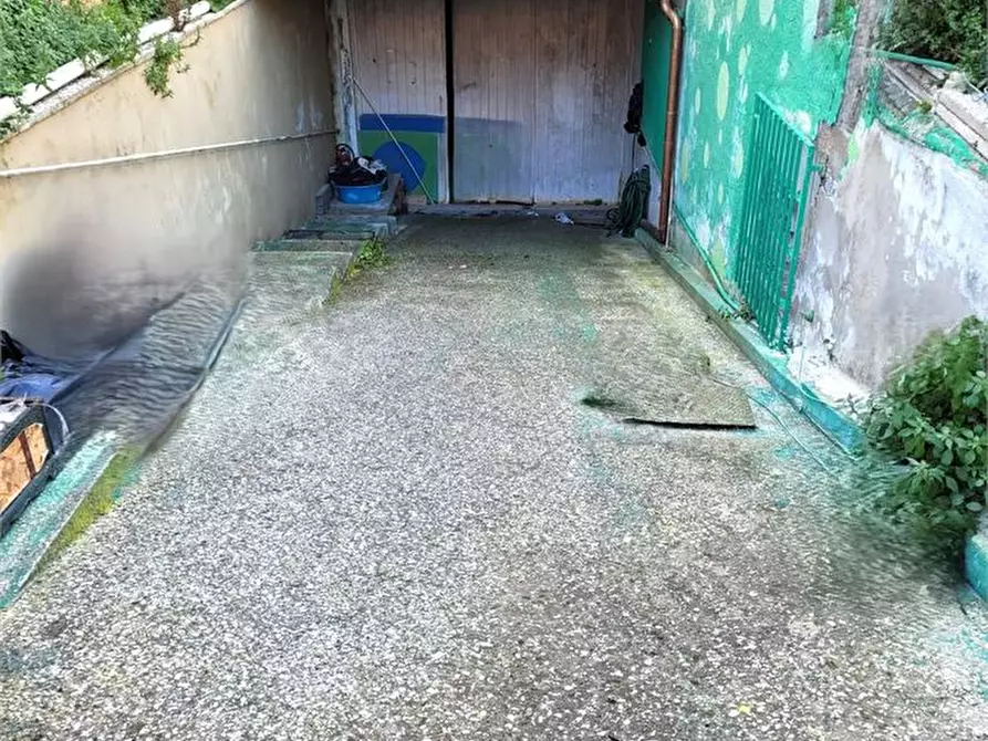 Immagine 4 di Magazzino in vendita  a Ladispoli