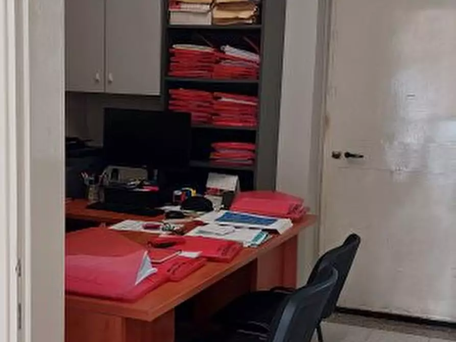 Immagine 2 di Negozio in vendita  a Melzo