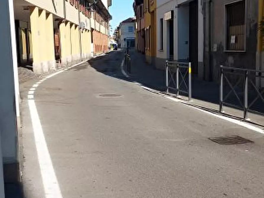 Immagine 3 di Negozio in vendita  a Melzo