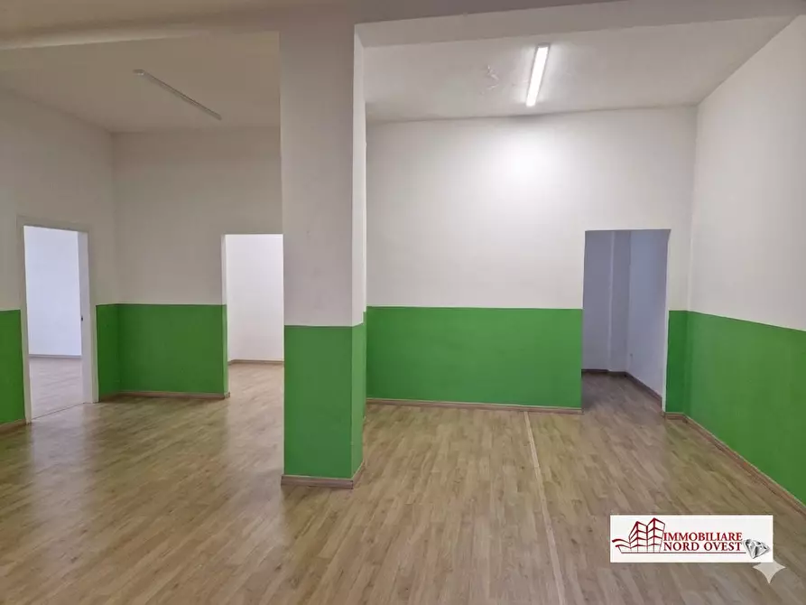 Immagine 9 di Negozio in vendita  snc a Cornaredo