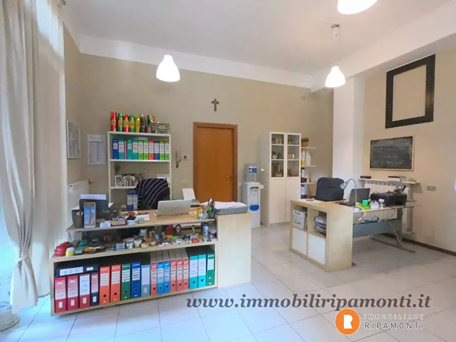 Immagine 2 di Negozio in vendita  a Lecco