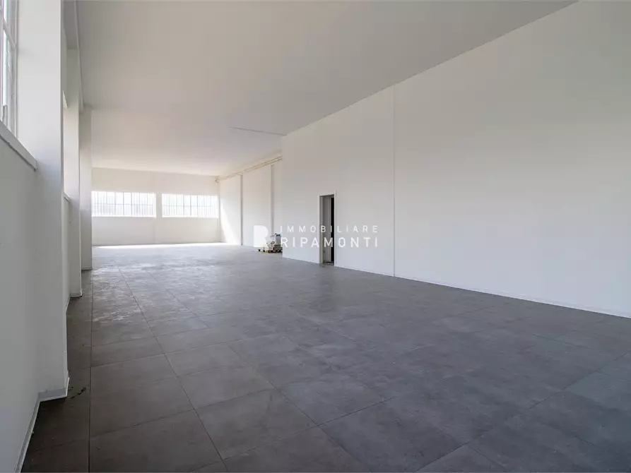 Immagine 6 di Negozio in vendita  26 a Lecco