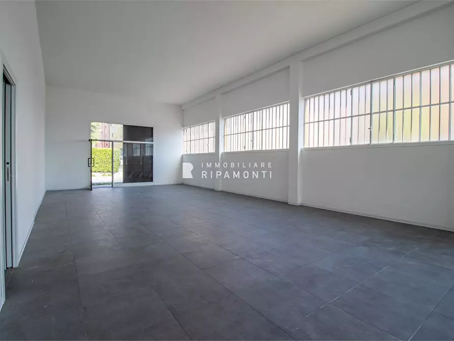 Immagine 7 di Negozio in vendita  26 a Lecco