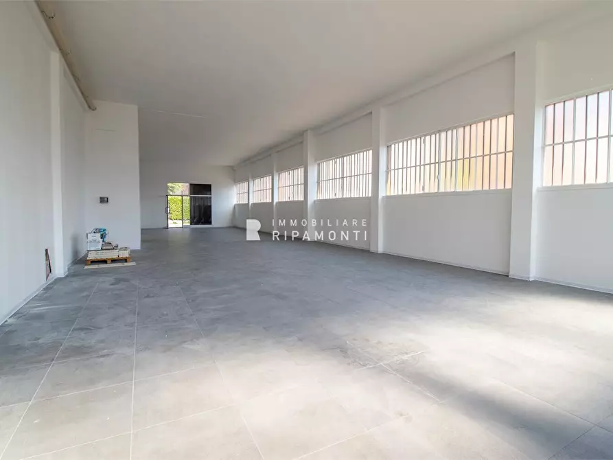 Immagine 9 di Negozio in vendita  26 a Lecco