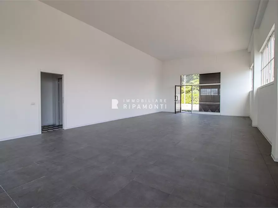 Immagine 10 di Negozio in vendita  26 a Lecco