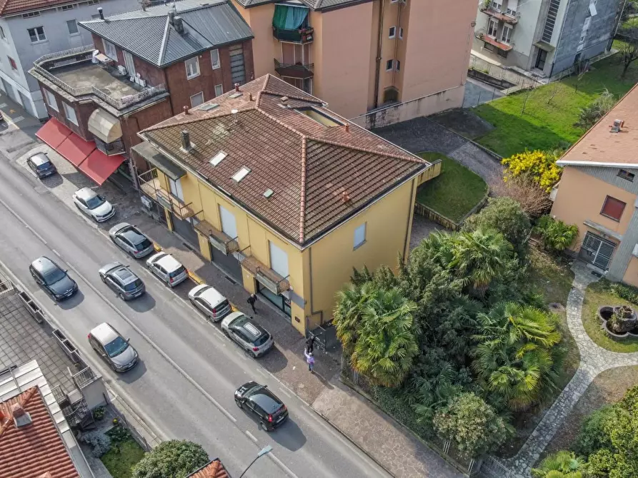 Immagine 8 di Negozio in vendita  10 a Calolziocorte