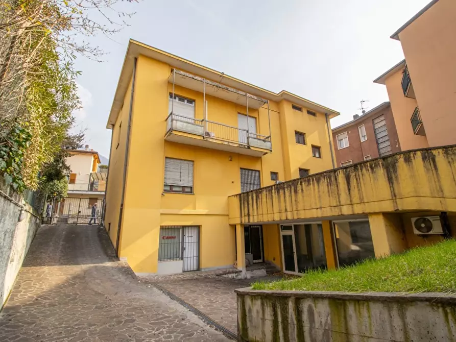 Immagine 7 di Negozio in vendita  10 a Calolziocorte