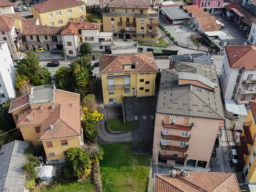 Immagine 4 di Negozio in vendita  10 a Calolziocorte