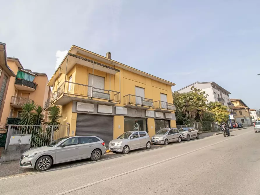 Immagine 1 di Negozio in vendita  10 a Calolziocorte