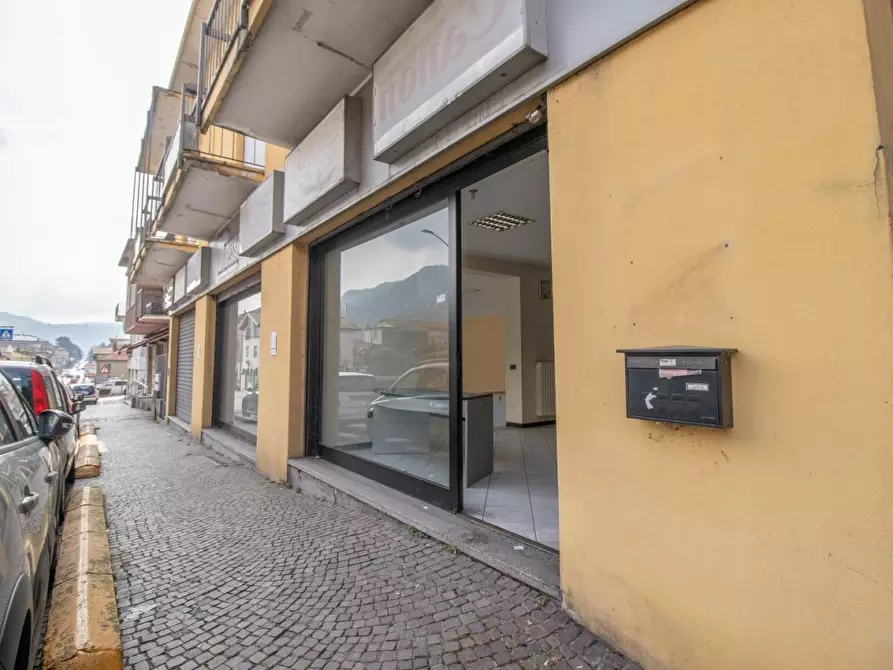 Immagine 5 di Negozio in vendita  10 a Calolziocorte