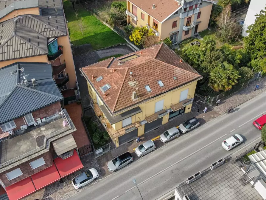 Immagine 10 di Negozio in vendita  10 a Calolziocorte