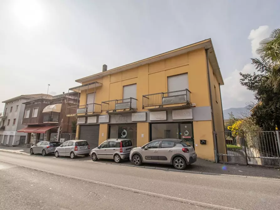 Immagine 3 di Negozio in vendita  10 a Calolziocorte