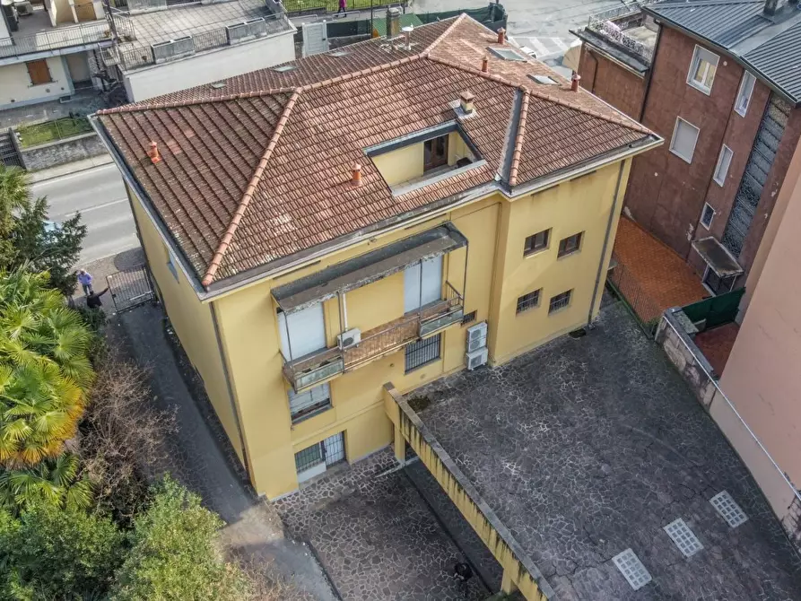 Immagine 9 di Negozio in vendita  10 a Calolziocorte