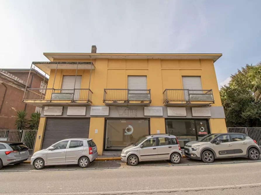 Immagine 9 di Negozio in vendita  10 a Calolziocorte