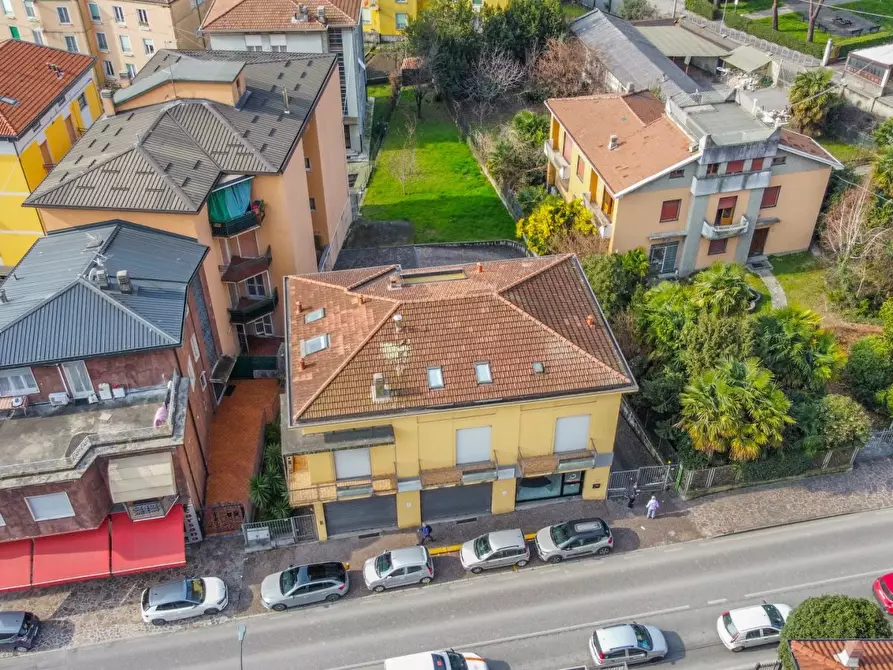 Immagine 3 di Negozio in vendita  10 a Calolziocorte