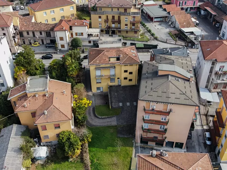 Immagine 2 di Negozio in vendita  10 a Calolziocorte