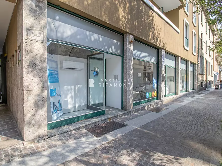 Immagine 2 di Negozio in vendita  19 a Lecco
