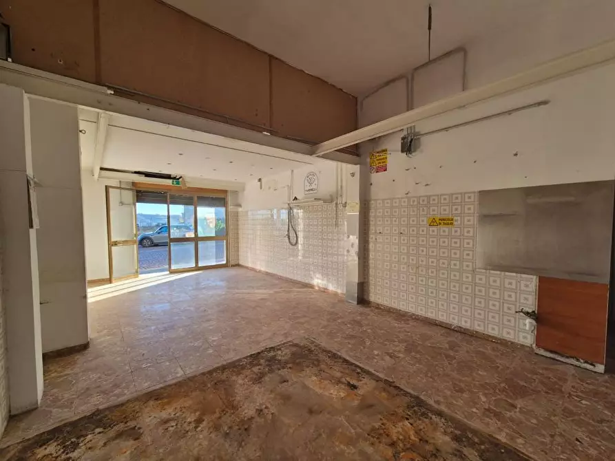 Immagine 9 di Negozio in vendita  a Miglianico